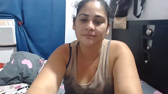 ihan_zara Pertunjukan Webcam