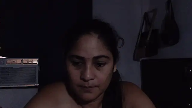 ihan_zara Pertunjukan Webcam
