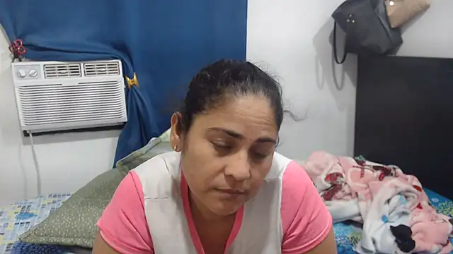 ihan_zara Pertunjukan Webcam