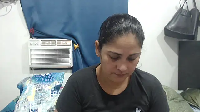 Show modela ihan_zara na web-kameri