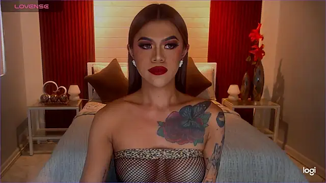 Show modela StellaStrong30 na web-kameri