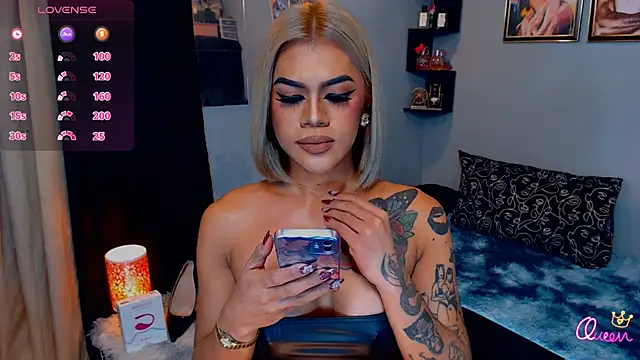Show modela StellaStrong30 na web-kameri