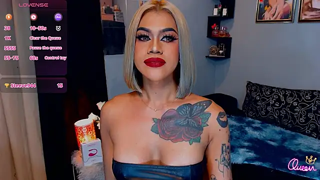 Show modela StellaStrong30 na web-kameri