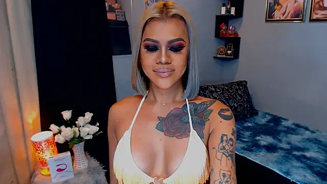 Show modela StellaStrong30 na web-kameri