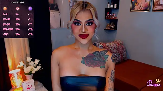 Show modela StellaStrong30 na web-kameri