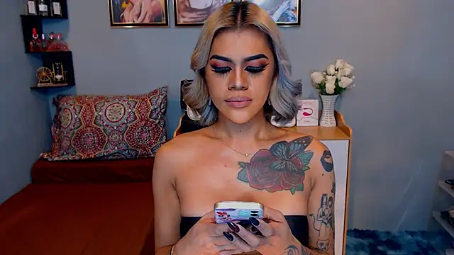 StellaStrong30 Show in webcam