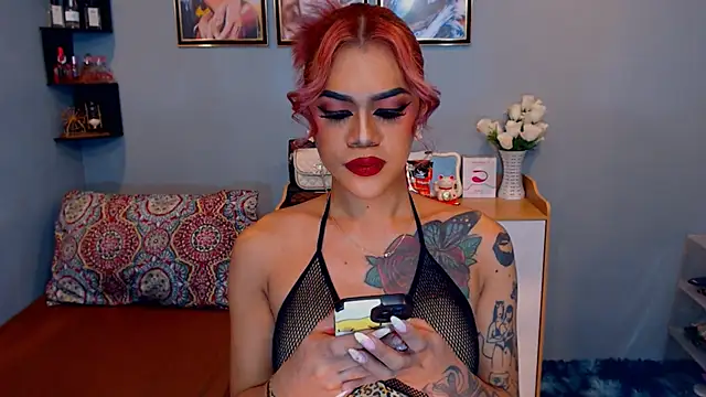Show modela StellaStrong30 na web-kameri