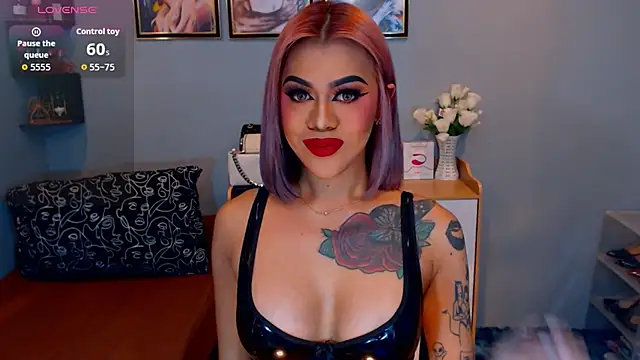 הופעת וובקאם של StellaStrong30