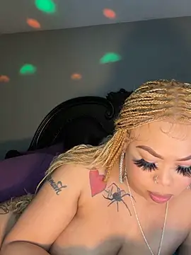 RenaThickAss Show in webcam
