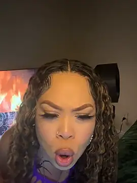 RenaThickAss Show in webcam