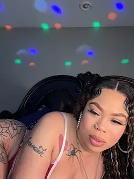 RenaThickAss Show in webcam