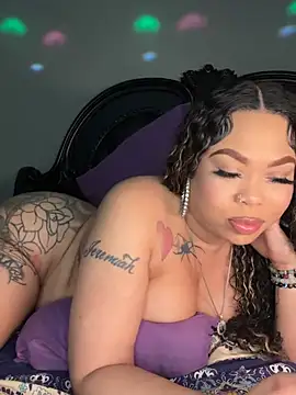 RenaThickAss Show in webcam