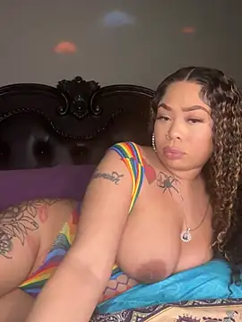 RenaThickAss Show in webcam