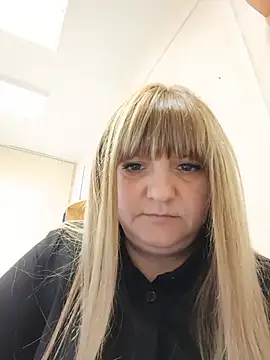 Chat +18 de Office_Albertina ao vivo