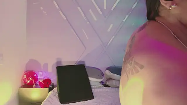 emmajohnss' Live XXX Chat