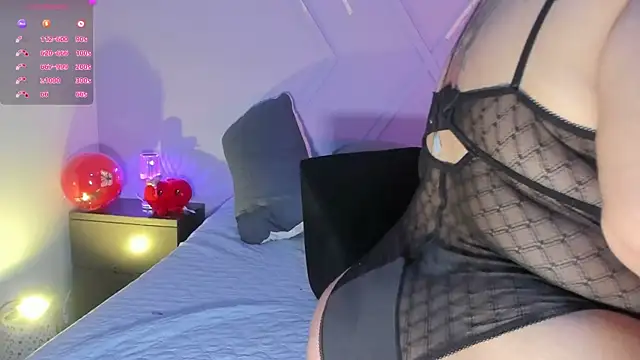 צ'אט XXX בשידור חי של emmajohnss