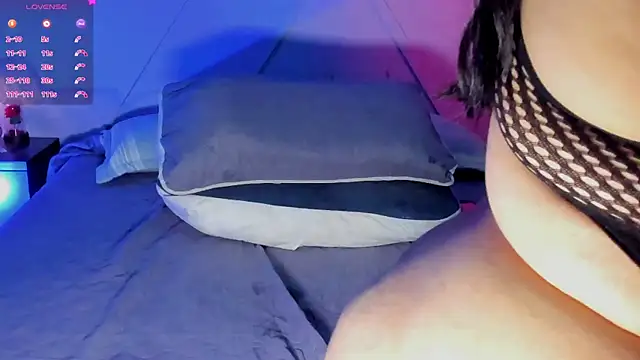 emmajohnss Show in webcam