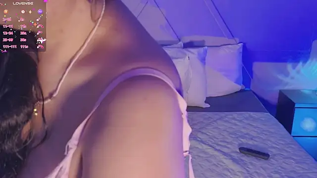 צ'אט XXX בשידור חי של emmajohnss