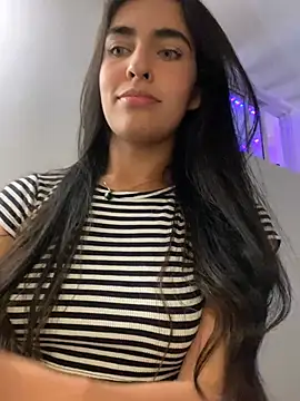 DaphneUwu Adlı Modelin Canlı XXX Sohbeti