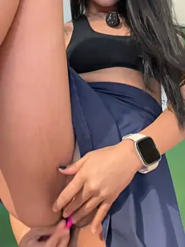 DaphneUwu Show in webcam