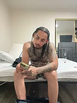 Longmoney444 网络视讯表演