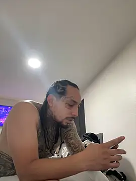 Longmoney444 Show in webcam