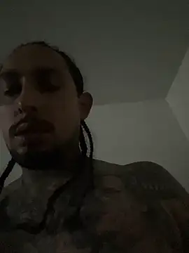 Longmoney444 Show in webcam