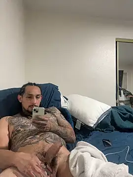 Longmoney444 Show in webcam