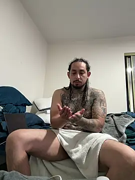 הופעת וובקאם של Longmoney444