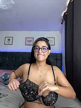 Czat XXX na żywo – lovely_violet13