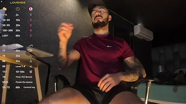 MarkWalker__ Show in webcam