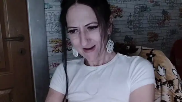 DebraMilf's Live Chat Room