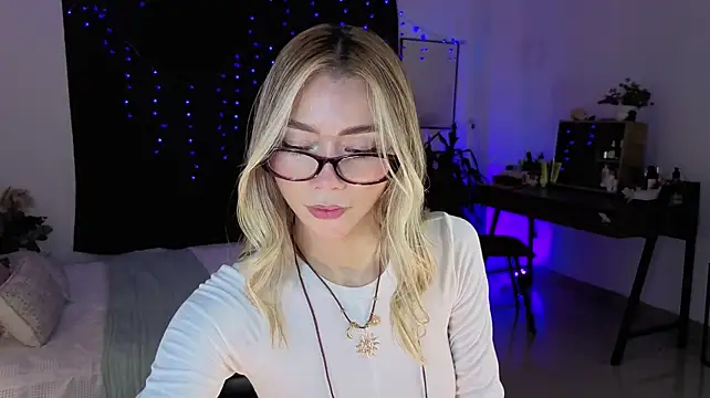 AmelieAxie Chat XXX in diretta