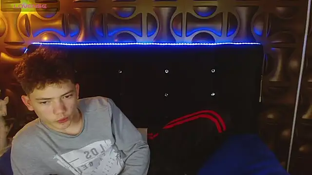 Pokazy przed kamerką  – cruz_dante