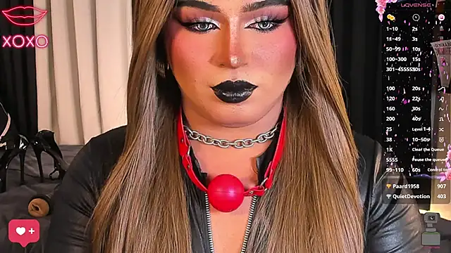 Ur_UNFORGETTABELGODDES_69: διαδικτυακό σόου στην κάμερα