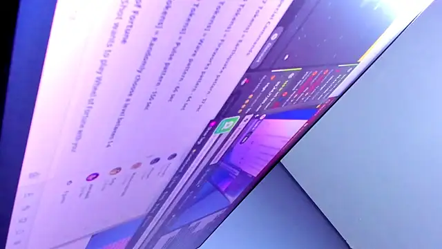 Noielya_Shot Show in webcam