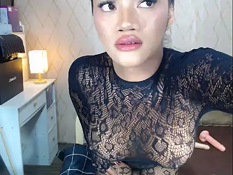 NicoleTheBigCock Adlı Modelin Web Kamerası Şovu