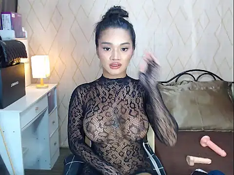 NicoleTheBigCock Webcam-Show