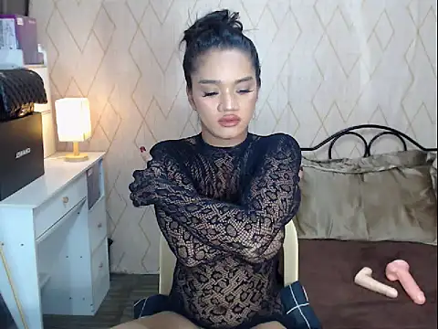 NicoleTheBigCock webcam show