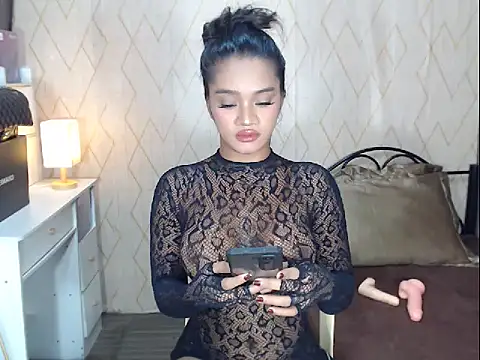 NicoleTheBigCock Adlı Modelin Web Kamerası Şovu