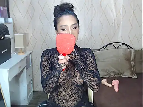 NicoleTheBigCock Adlı Modelin Web Kamerası Şovu