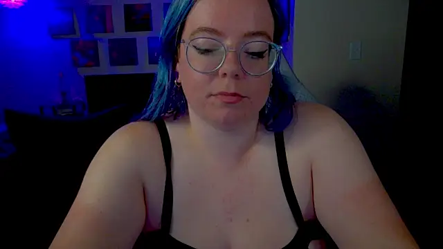 KiraSpitQueen's Live XXX Chat