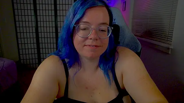 Chat +18 de KiraSpitQueen ao vivo