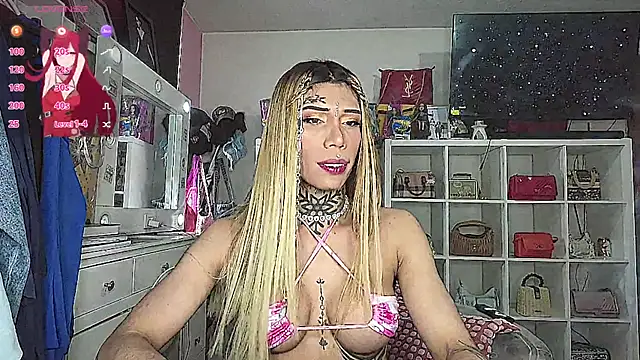 Show modela caroline_cossei na web-kameri
