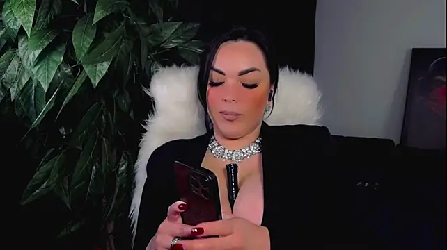 QueenOfUrKink Live XXX-chat