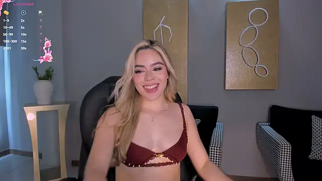 JuanitaClay Chat XXX in diretta