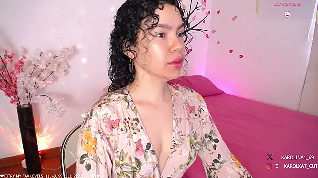 Pertunjukan Kamera Web Karolina_1