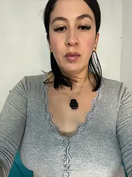 laqueq XXX чат на живо