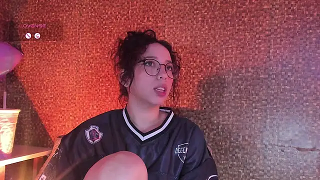 Apartment28 网络视讯表演