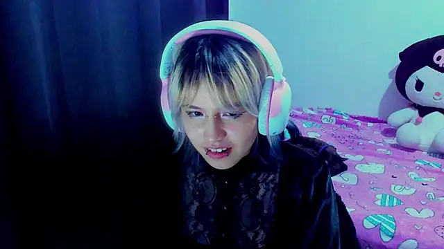 Show modela Akane-Mou na web-kameri